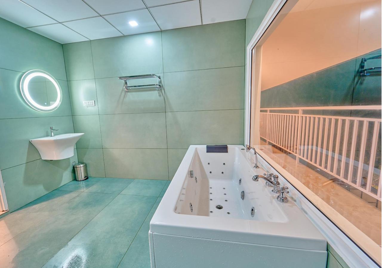 Ice Mist Pool Resort Munnar By Voye Homes 외부 사진